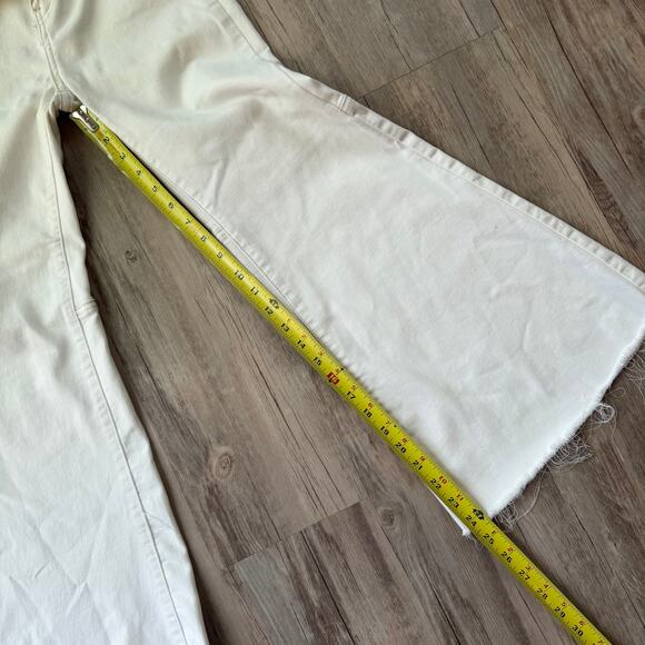 Free People Women’s White Flare Jeans Size 27 Raw Hem High Rise Boho Denim Pants - Picture 6 of 10